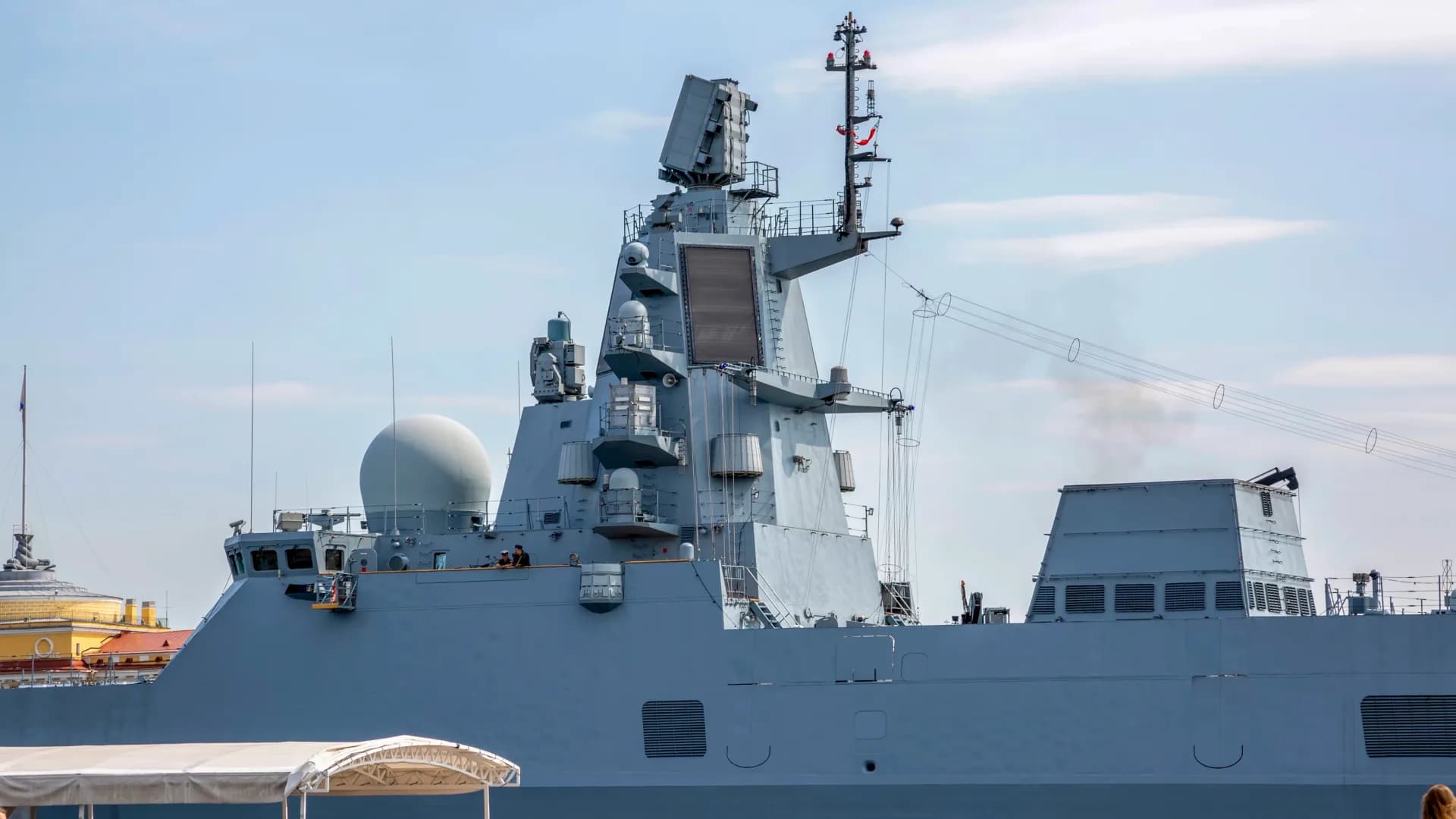 Hazatért bázisára az Admiral Kasatonov orosz fregatt