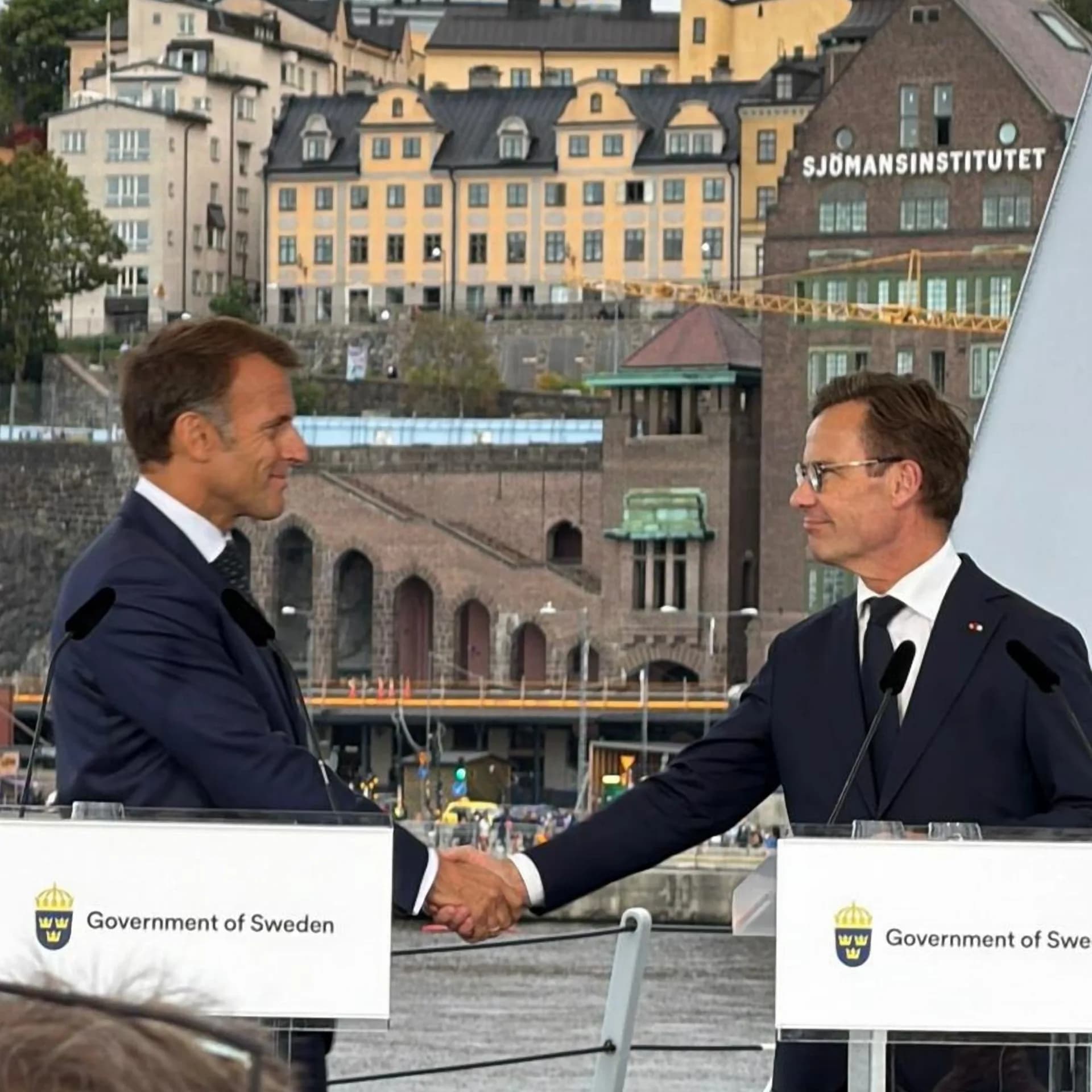 Emmanuel Macron és Ulf Kristersson - Hadihajókat vesz Svédország Franciaországtól