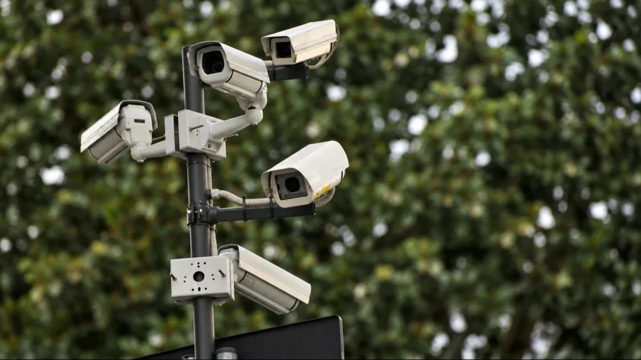 Ki figyel az utcán? Nemzetközi körkép a biometrikus arcfelismerő kamerákról